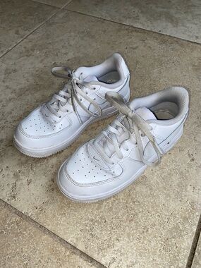 Nike White Low-Top Youth Sneaker with Swoosh